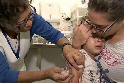 Cartilha orienta a imunização de crianças contra a febre amarela