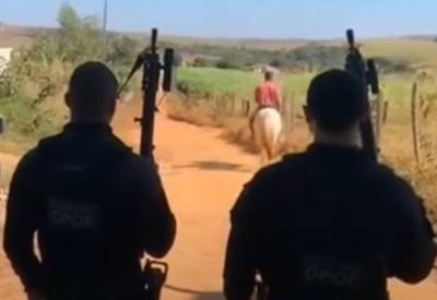 Policiais sobrevoam mata e procuram Lázaro Barbosa em Goiás