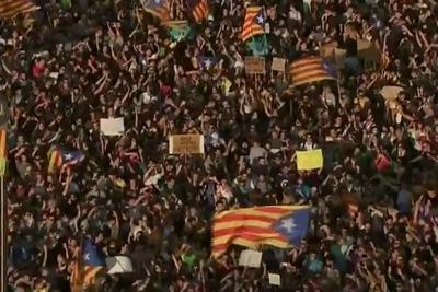 Catalães protestam contra excessos da polícia durante plebiscito do último domingo 