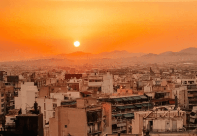 Céu de Atenas, na Grécia, fica “laranja” com nuvem de poeira do deserto do Saara