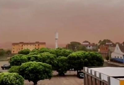Calor: Tempestade de terra invade Ribeirão Preto (SP)