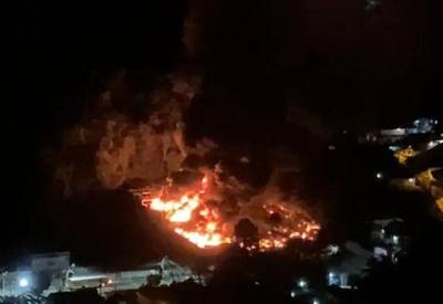 RJ: incêndio atinge garagem com 90 ônibus em Petrópolis