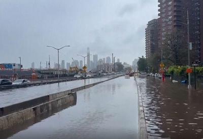 Chuva e alagamentos fazem Nova York entrar em estado de emergência