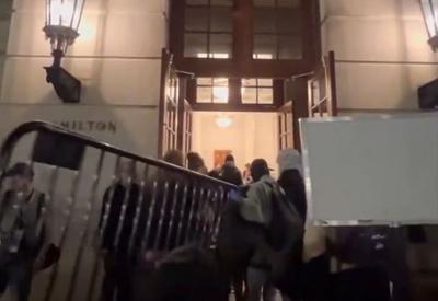 EUA: manifestantes pró-Palestina invadem prédio da Universidade de Columbia