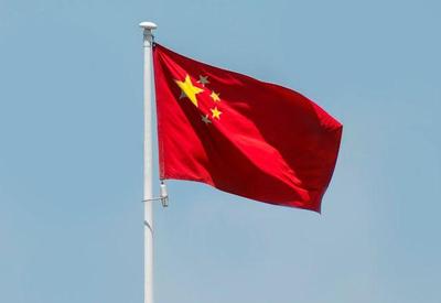 Americano de 78 anos é condenado à prisão perpétua por espionagem na China