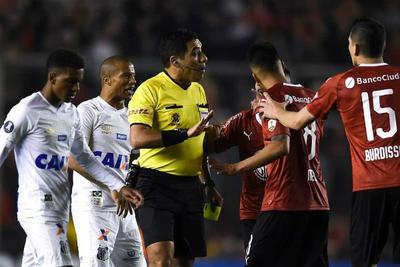 Conmebol pune o Santos e declara vitória do Independiente por 3 a 0