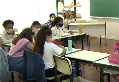 Volta às aulas: ensino presencial é retomado em SP com exigência de vacinação