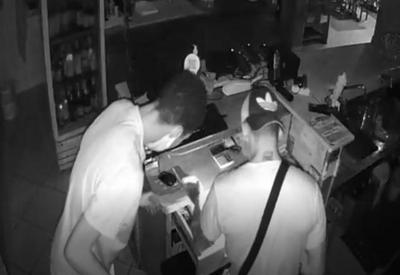 Câmera flagra ação de criminosos em restaurante no Jardins
