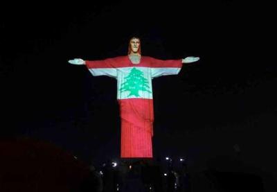 Cristo Redentor ganha cores da bandeira libanesa em homenagem às vítimas de explosão
