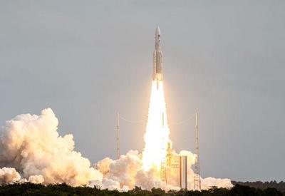 Agência europeia lança sonda espacial que vai explorar luas de Júpiter