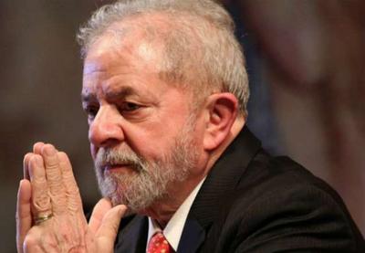 Defesa de Lula pede que TRF-4 suspenda julgamento sobre sítio