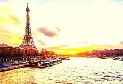 Descubra a beleza de Paris com um passeio de barco de 13 quilômetros no rio Sena