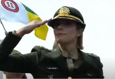 Desfile do Exército homenageia mulheres das Forças Armadas