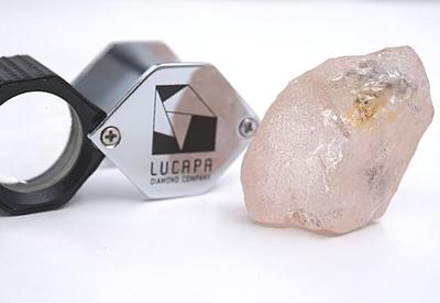 Angola acha maior diamante rosa puro já descoberto em 300 anos