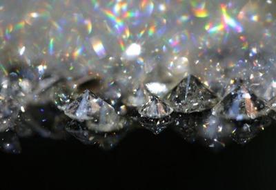 Diamante do tamanho de um ovo é leiloado por mais de R$ 111 milhões