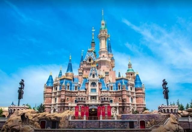 Visitantes ficam presos na Disney de Xangai após casos de covid