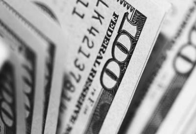 Dólar fura o piso de R$ 4,80 e marca nova mínima em mais de um ano