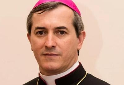 Bispo é ameaçado por homem armado após celebrar missa em MG