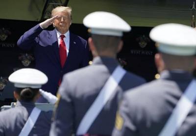 Militares nos EUA mantêm neutralidade e não embarcam na judicialização de Trump, diz professor