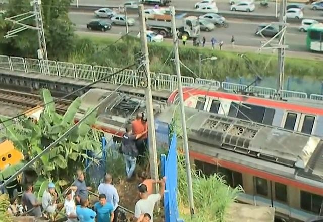Trens do metrô de Salvador (BA) descarrilam após acidente