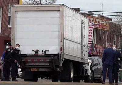 EUA: Corpos de vítimas da Covid-19 são encontrados em caminhão de mudança