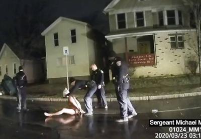 EUA: vídeo mostra abordagem policial a homem negro que morreu asfixiado