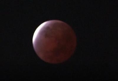 Eclipse lunar mais longo em quase 600 anos é registrado no Brasil