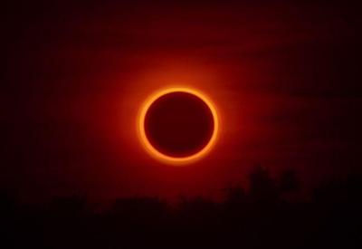 Assista agora o eclipse solar no Brasil. Saiba como observar o fenômeno