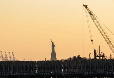 Economia americana surpreende com crescimento de 4,9% no 3º TRI