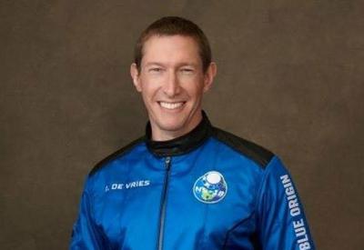 Empresário que foi ao espaço com Blue Origin morre em acidente aéreo