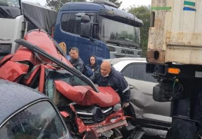 Engavetamento na BR-277 no Paraná deixa seis mortos