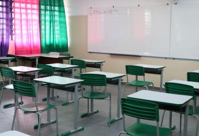 Prefeitura de Cardoso (SP) proíbe celular nas escolas municipais