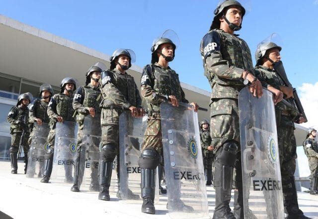 Forças Armadas condenam excessos, mas defendem manifestações