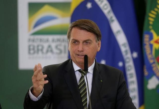 Bolsonaro critica presidente da Petrobras e sinaliza mudanças na estatal