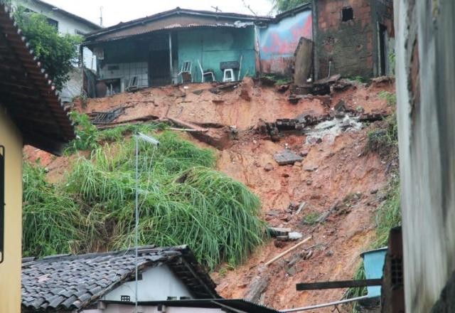 Chuvas em Pernambuco já deixaram 44 mortos e quase 4 mil desabrigados