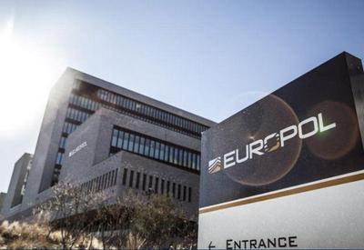 Operação da Europol fecha maior mercado da dark web e prende 150