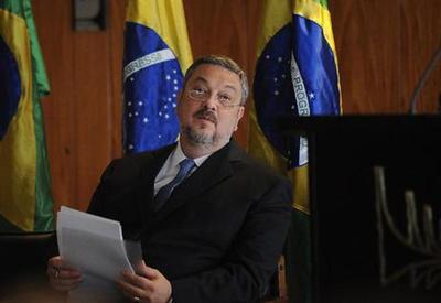 Ex-ministro Antônio Palocci nega ter recebido auxílio emergencial