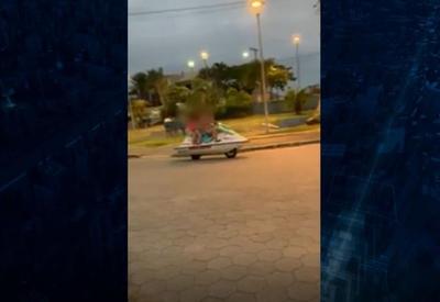 Família viraliza ao adaptar jet ski para andar no asfalto