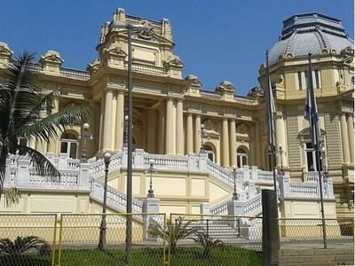 Família real brasileira quer o Palácio da Guanabara de volta