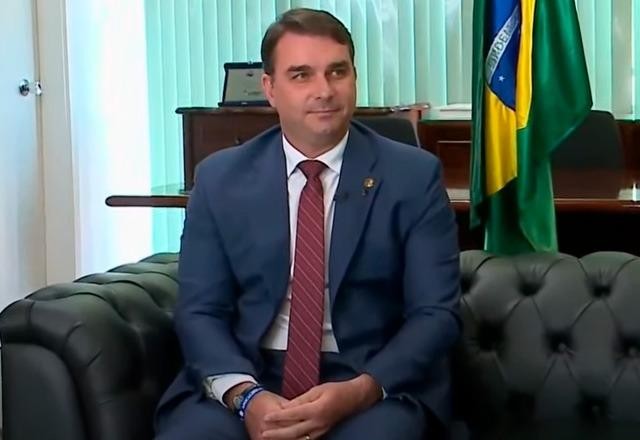 Sem mudanças no TSE, reação não será "judicial", diz Flávio Bolsonaro