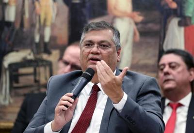 Prorrogação de recadastro de armas está em avaliação por Lula, diz Dino