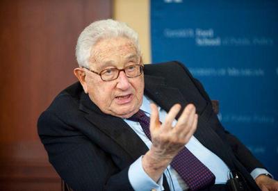 Henry Kissinger, diplomata americano e ganhador do Nobel da Paz, morre aos 100 anos