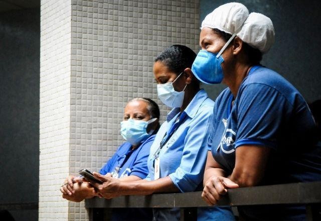 Bolsonaro sanciona piso salarial de R$ 4.750 para enfermeiros