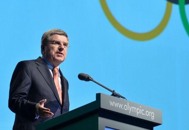 Presidente do COI defende participação de russos nos Jogos de 2024