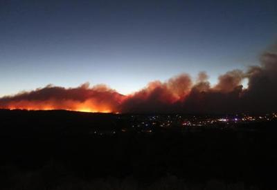 Mudança climática: incêndios florestais forçam evacuação nos EUA