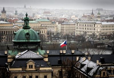 República Tcheca decreta luto nacional por tiroteio que matou 15 pessoas em Universidade