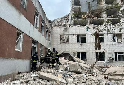 Ataque russo atinge prédio residencial e deixa 10 mortos na Ucrânia
