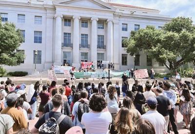 Mais de 40 estudantes são presos em protestos pró-Palestina nos EUA