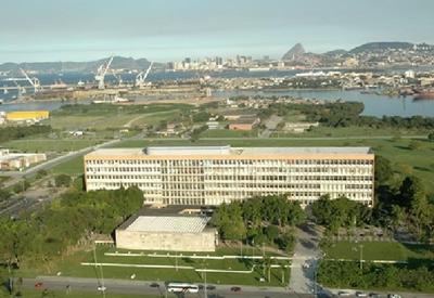 Cortes de verbas ameaçam fechar Universidade Federal do Rio