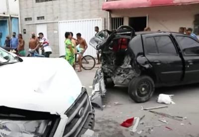Médica dirige nua e bate em carros em Recife (PE)